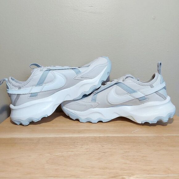 Nike TC 7900 Shoes Sail Light Orewood Taupe DD9682-102 Women's Size 9 - Picture 4 of 7